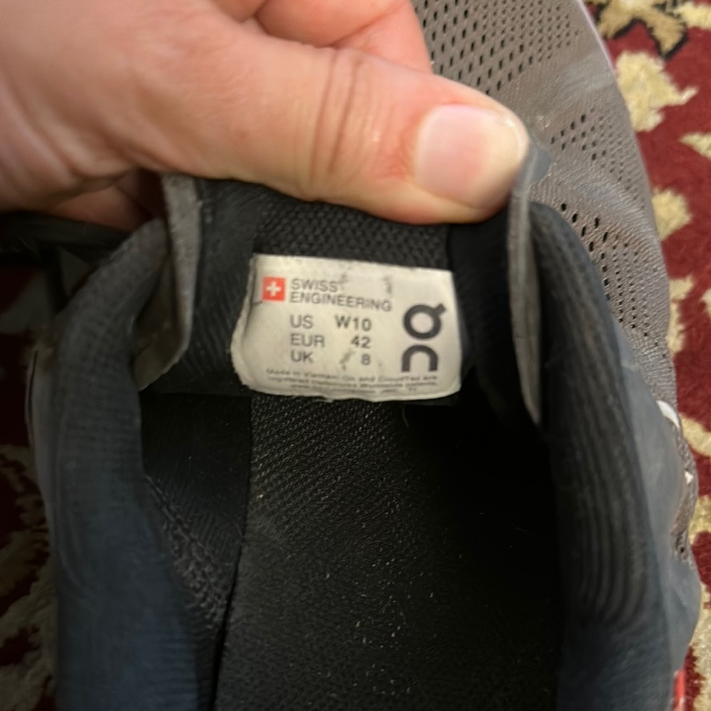 On Running woman Black and Purple Athletic Shoes size 10 - Picture 7 of 8